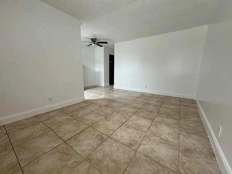2220 Hayes St — Photo 4