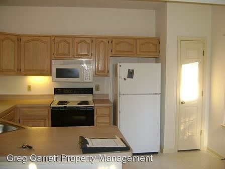 3rd image of 800 E Willow Point Pl