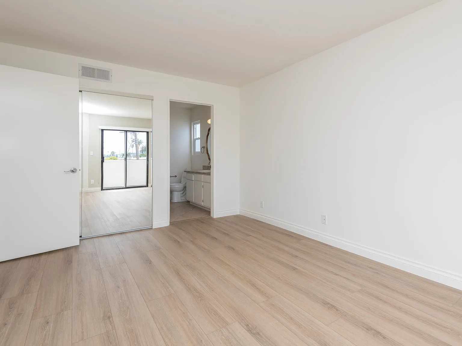 1 bed, 1.5 bath, 830 sqft, $3,395 — Photo 2