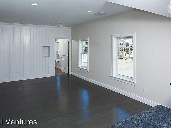 5th image of 285 Saint George St #U-201