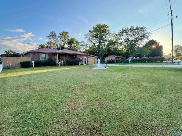 1020 Rosa Parks St, Courtland, AL 35618
