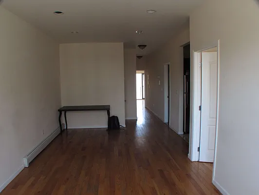 Rented by Premier Metro Realty Corp | media 20