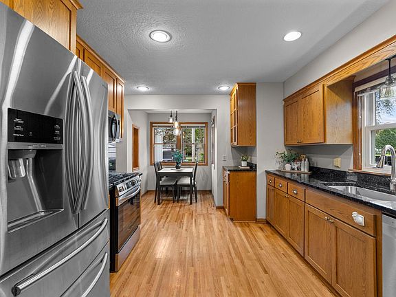 4th image of 2716 Ewing Ave N