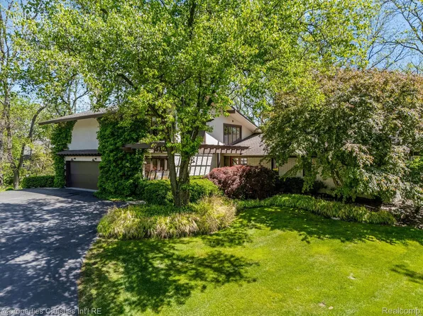 4640 Private Lake Dr, Bloomfield Hills, MI 48301