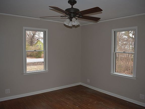 5th image of 1146 N Maxwell Dr