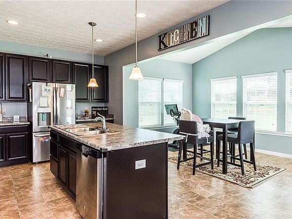 3rd image of 152 Irongate Dr