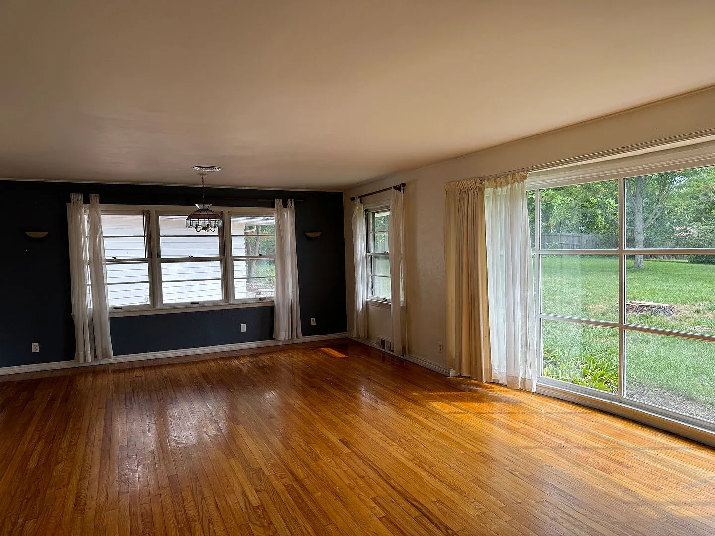 Single Family Home - Available For Rent! — Photo 3