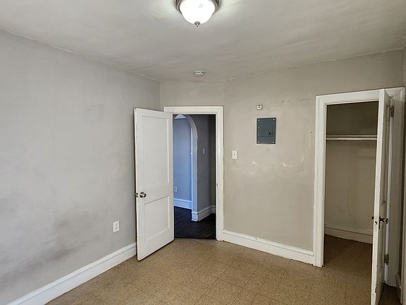 5th image of 722 W Maple Ave #1