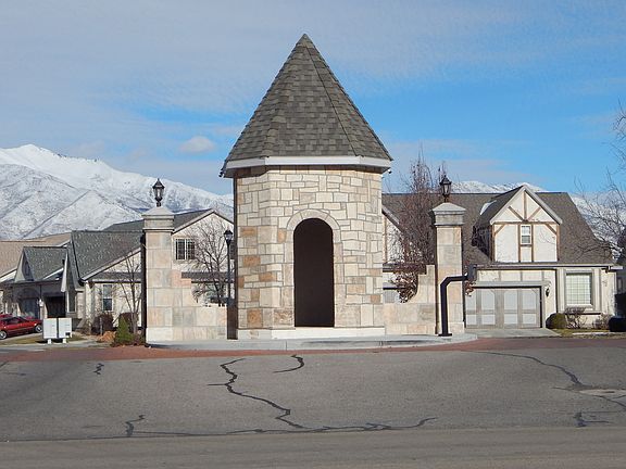2nd image of 3031 E Somerset Dr