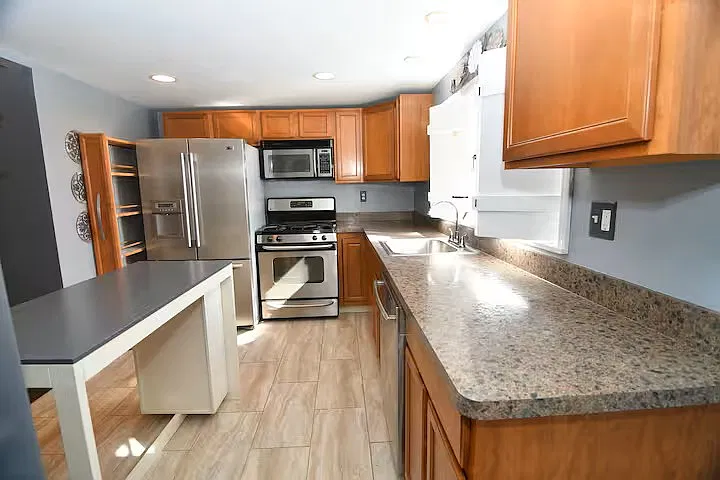 3 bed, 1120 sqft, $2,150 — Photo 2