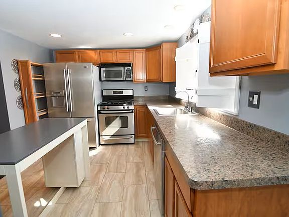 2nd image of 37792 Siesta St