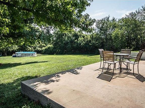 3rd image of 3461 Evergreen Ln