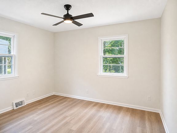 4th image of 3222 Anderson Ave