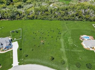 1099 N Ravinia View Ln, Oconomowoc, WI 53066