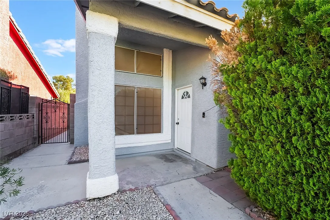 3 bed, 2.0 bath, 1682 sqft, $4,995 — Photo 4