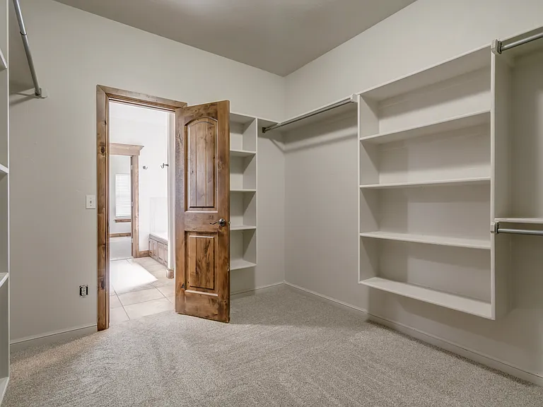 22525 Lindy Ter — Photo 56