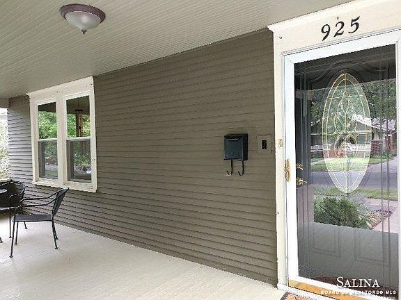 3rd image of 925 Highland Ave