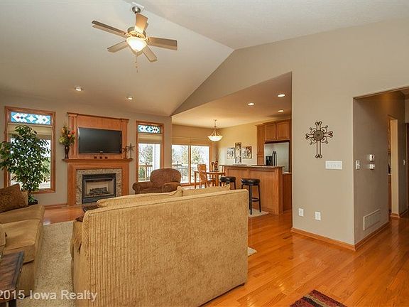 5th image of 2240 SE Leeann Dr