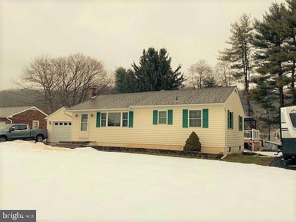 2nd image of 3345 Mountain Ave