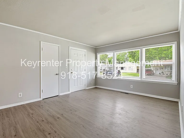 1514 E 49th St — Photo 7