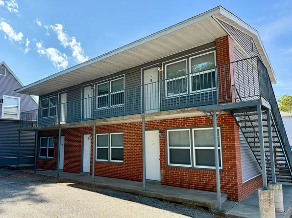 621 S Dodge St APT 9, Iowa City, IA 52240