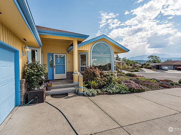 2nd image of 698 Oak Wood Drive