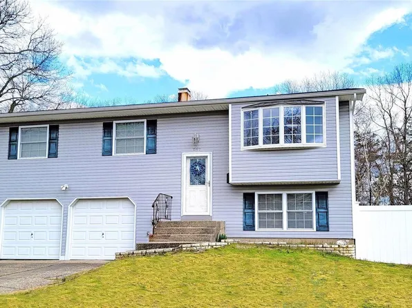 567 Renee Drive, Bayport, NY 11705