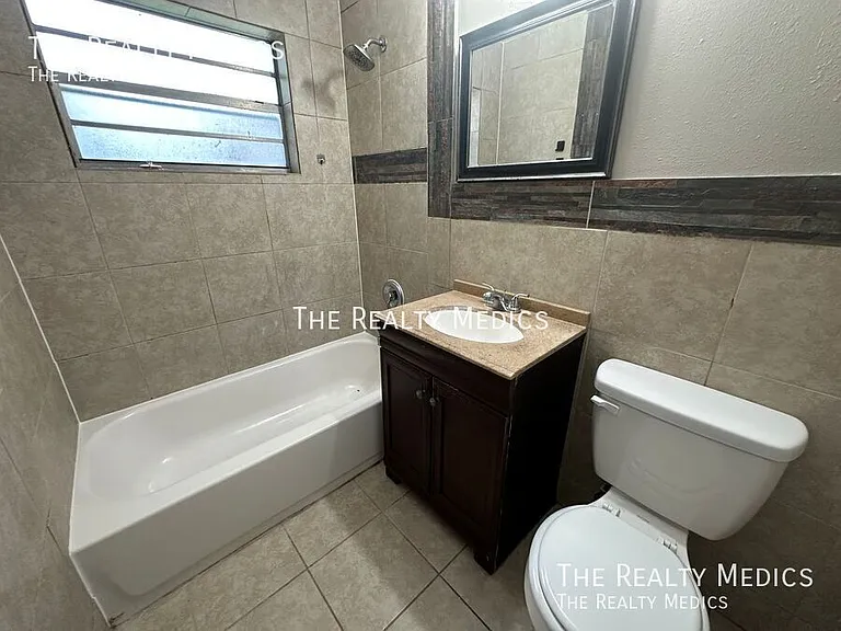 815 W Wisconsin Ave — Photo 10