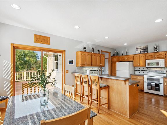 4th image of 17910 Ussuri St NE
