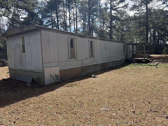 4th image of 450 Old Castle St