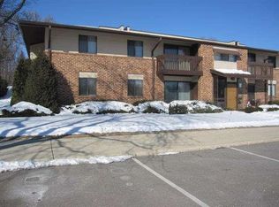 339 Park Hill Dr, Pewaukee, WI 53072