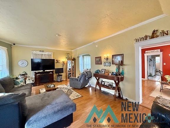 3rd image of 208 S 6th St
