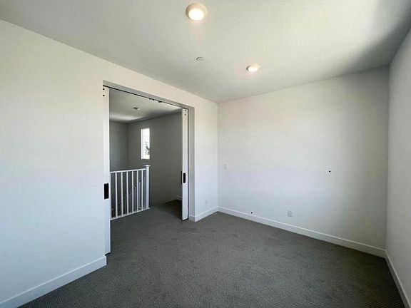 5th image of 1792 Flaxen Ct