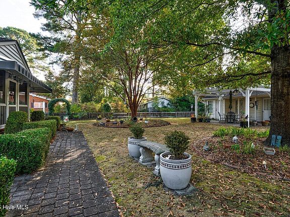 5th image of 3617 Woodlawn Road
