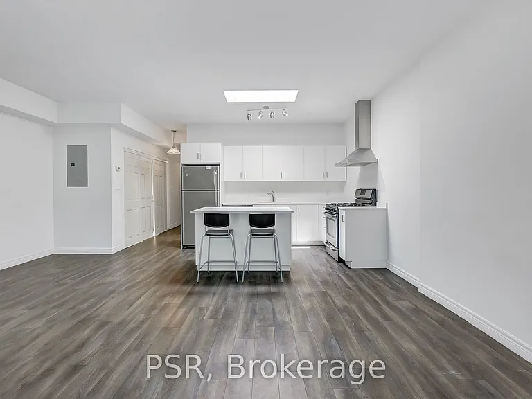 464 College St #3 — Photo 1