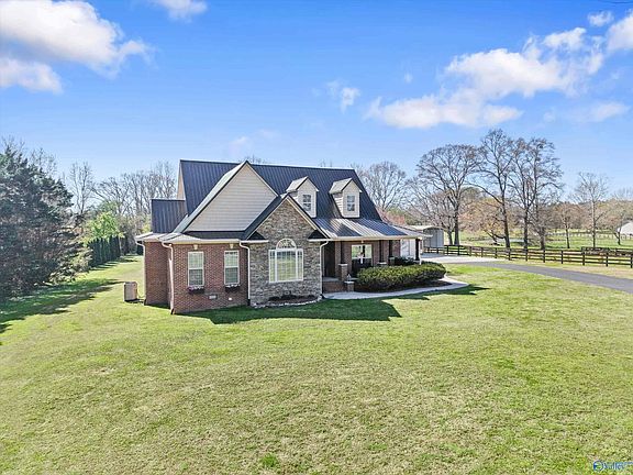 4th image of 121 Basil Ln