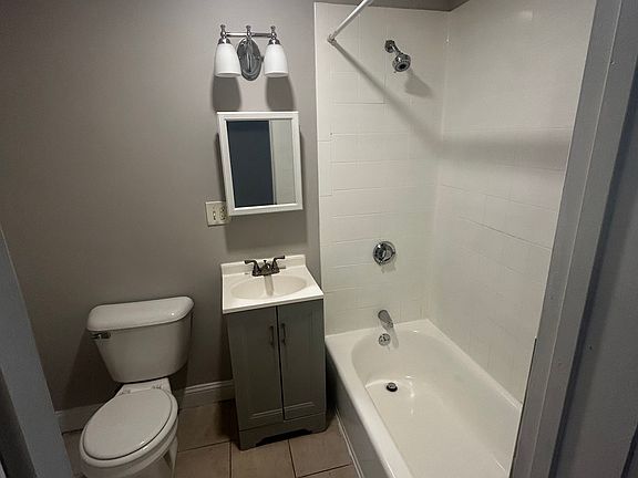 5th image of 98 Woodledge St #3