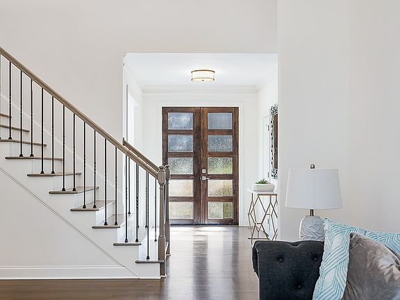4th image of 611 Ashwood Ct