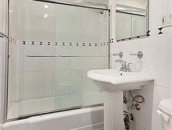 3rd image of 333 E 75th St APT 2F