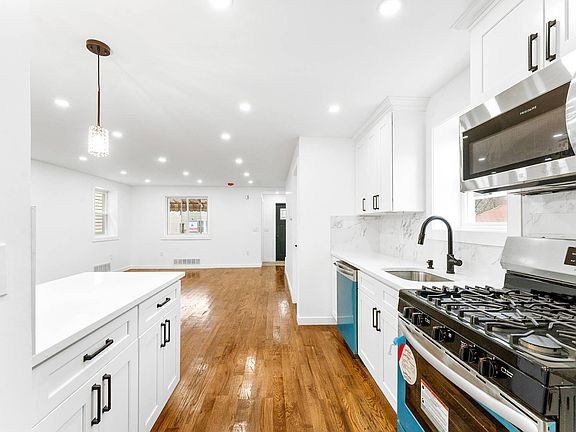 3rd image of 4162-4164 Boyd Ave