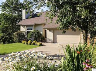988 Country Club Dr, Howard, OH 43028