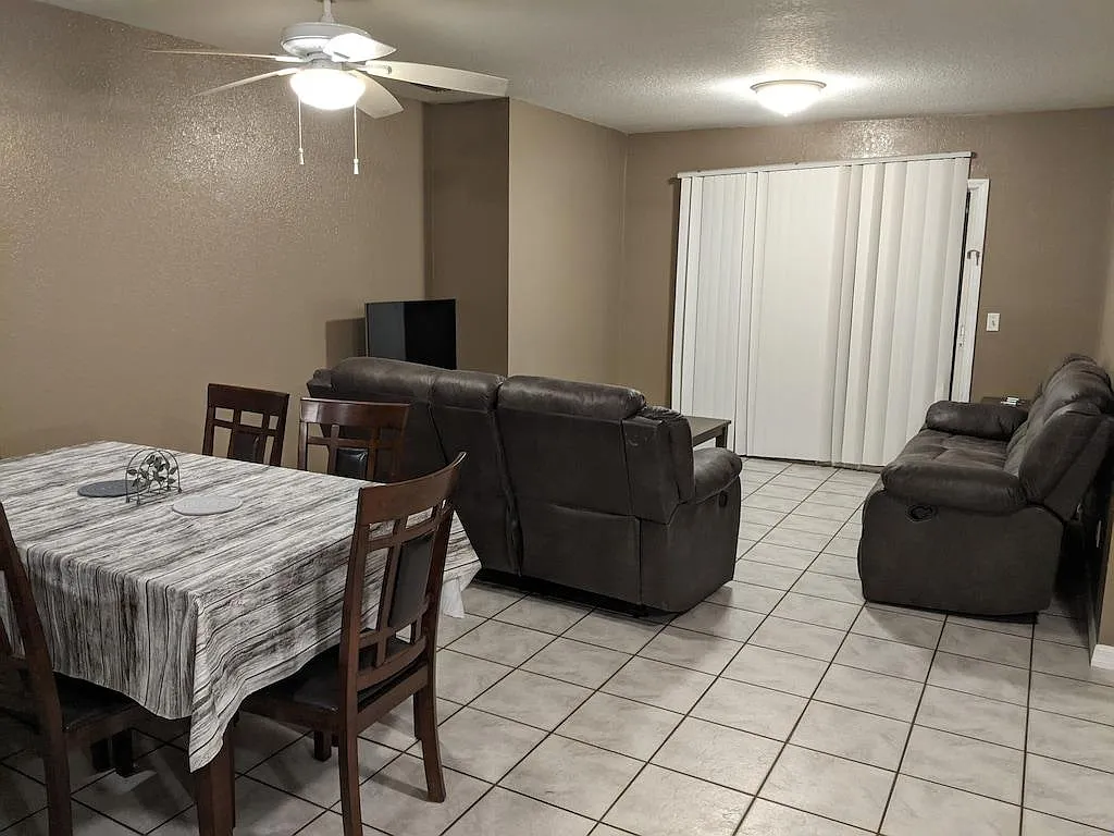 3 bed, 1124 sqft, $2,000 — Photo 3