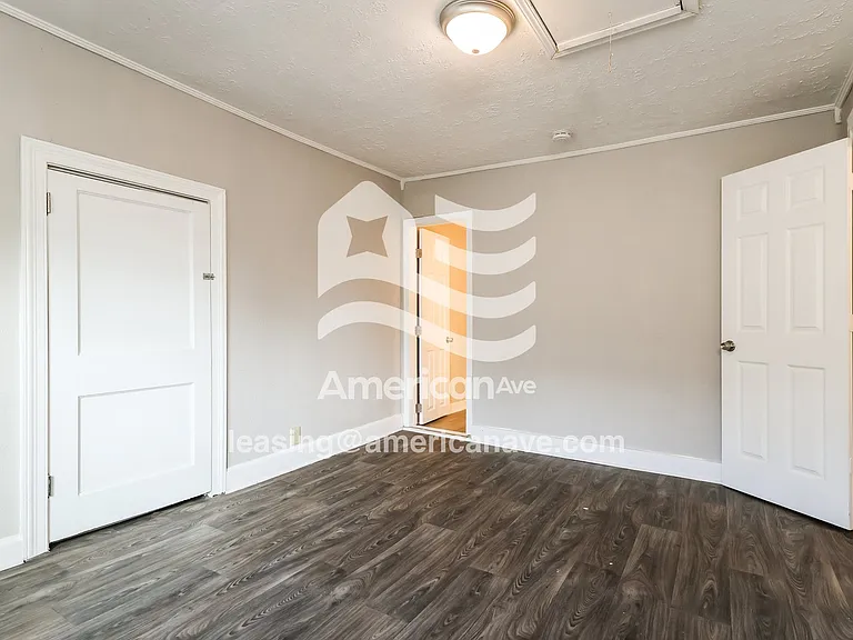 1496274_009_main_bedroom_10.jpg
