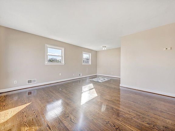 3rd image of 3108 Keene St NW
