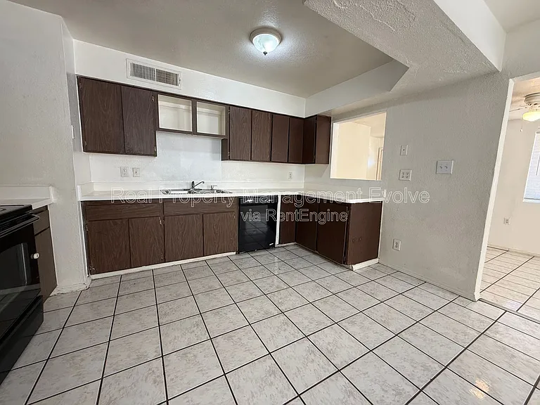 13829 N 48th Ave — Photo 8