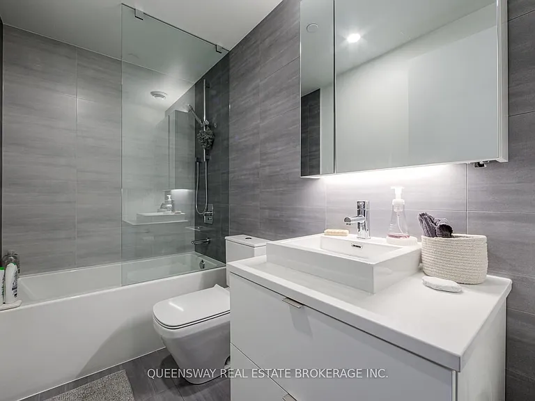 21 Lawren Harris Sq #812 — Photo 27