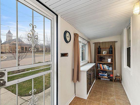 5th image of 306 Johnson St