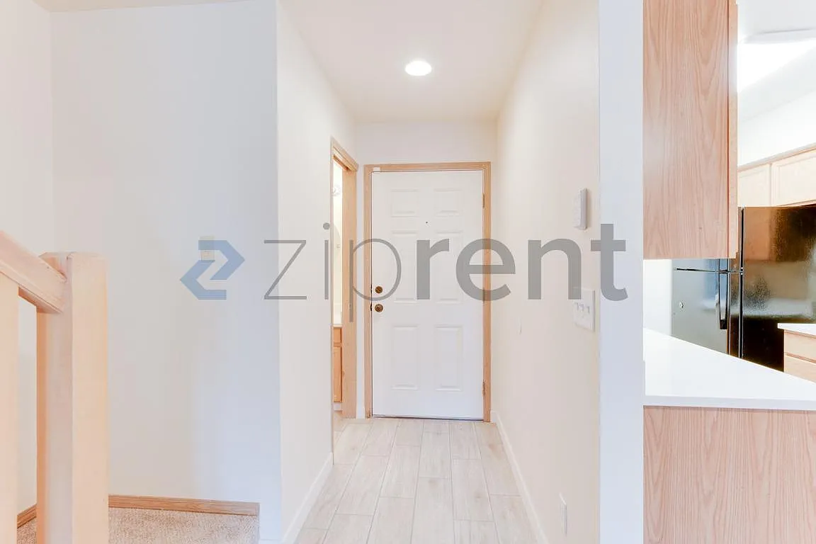 2 bed, 1.5 bath, 1034 sqft, $2,225 — Photo 3