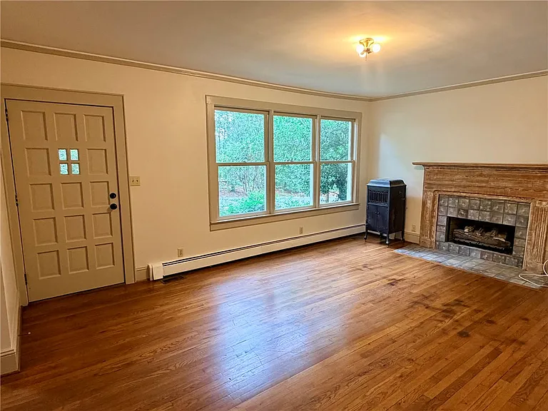 107 Stardust Ln — Photo 2