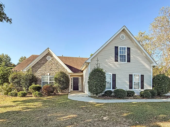 4 bed, 2.0 bath, 1976 sqft, $2,195 — Photo 1